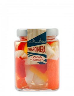 Crispy, sour and sweet pickled vegetable Giardiniera